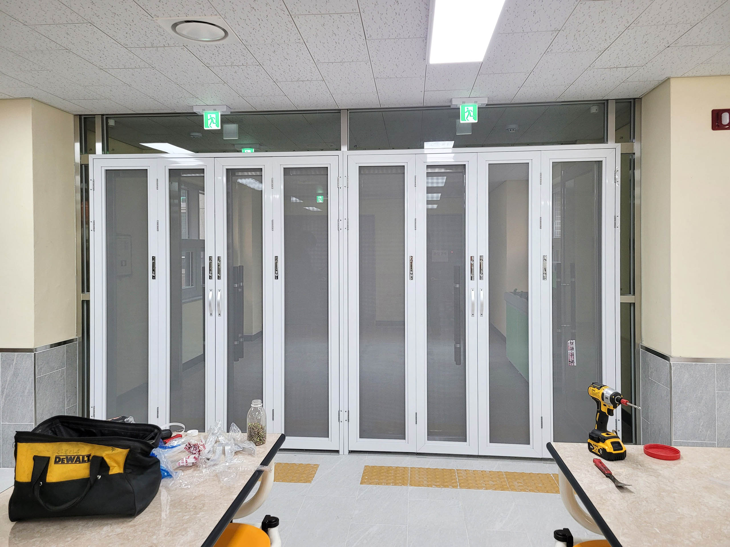 220322 수원 장안 영화초등학교 급식실 방충문 설치 공사