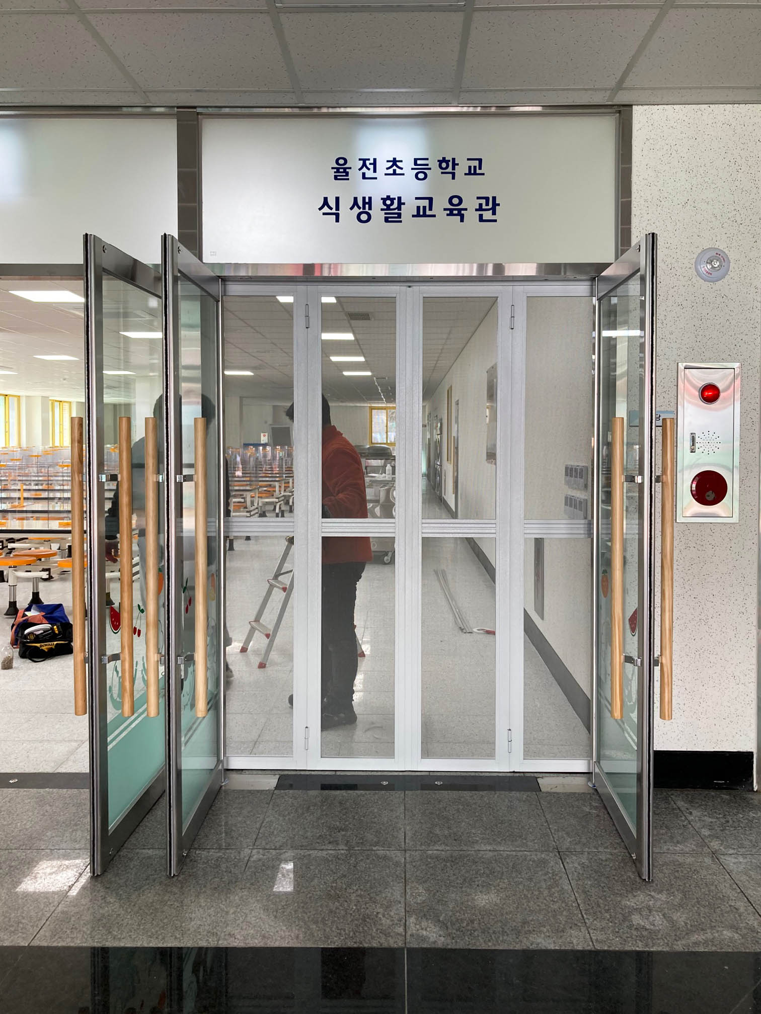 220329 수원 장안 율전초등학교 급식실 방충문 설치 공사